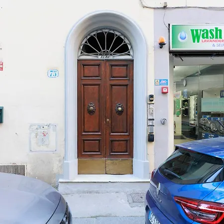 Oltrarno Elegant Apartment Florence